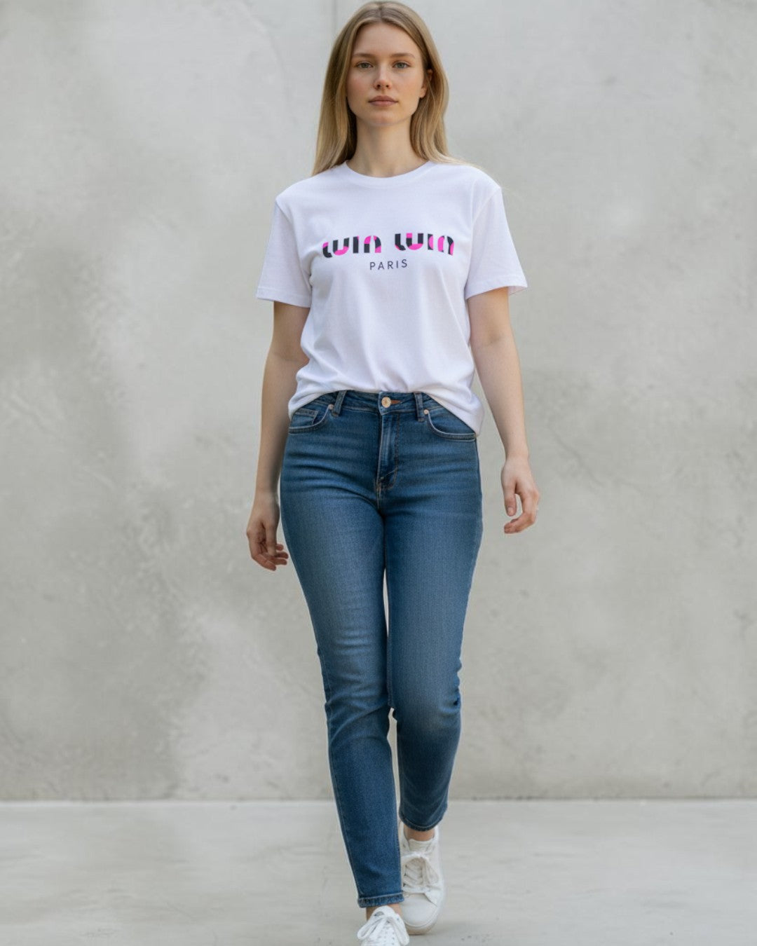 CHIC DES RUES PARISIENNES: THE GRAPHIC TEE