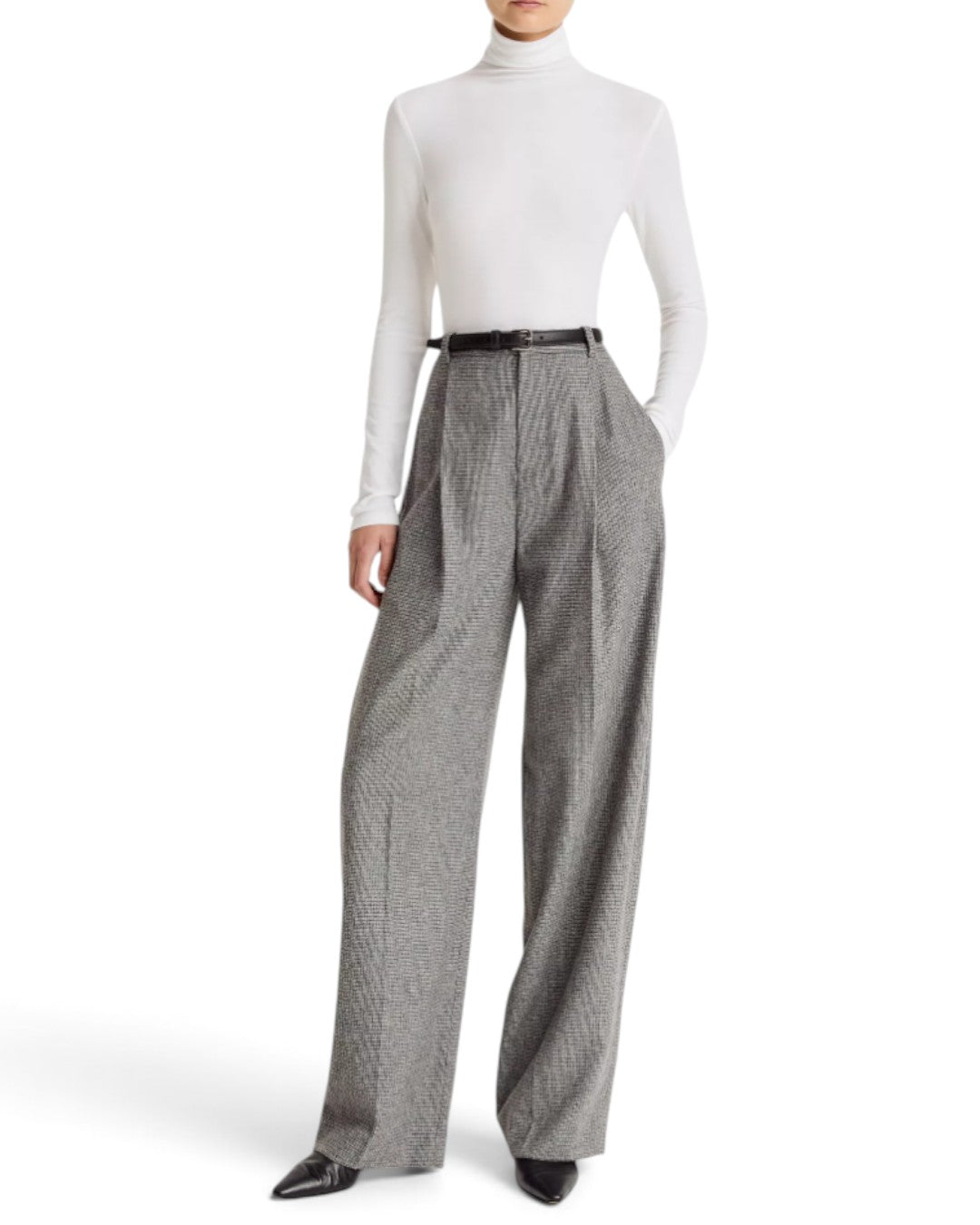 SECOND-SKIN SERENITY: ESSENTIAL STRETCH-TURTLENECK