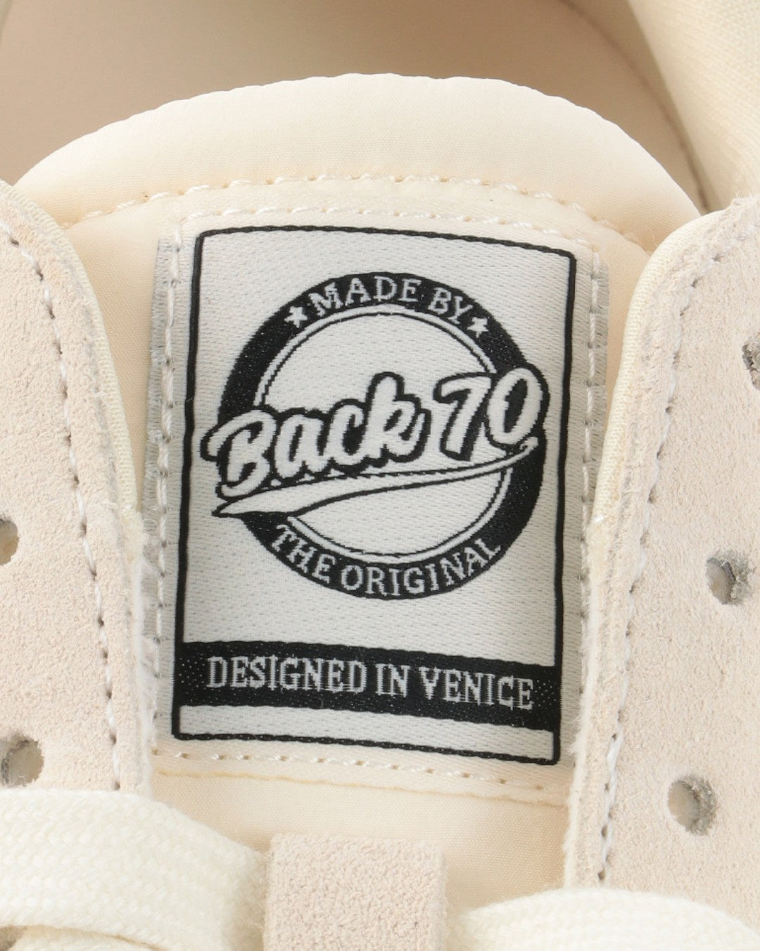 RETRO SPIRIT & MODERN STEPS: VINTAGE SUEDE SNEAKERS