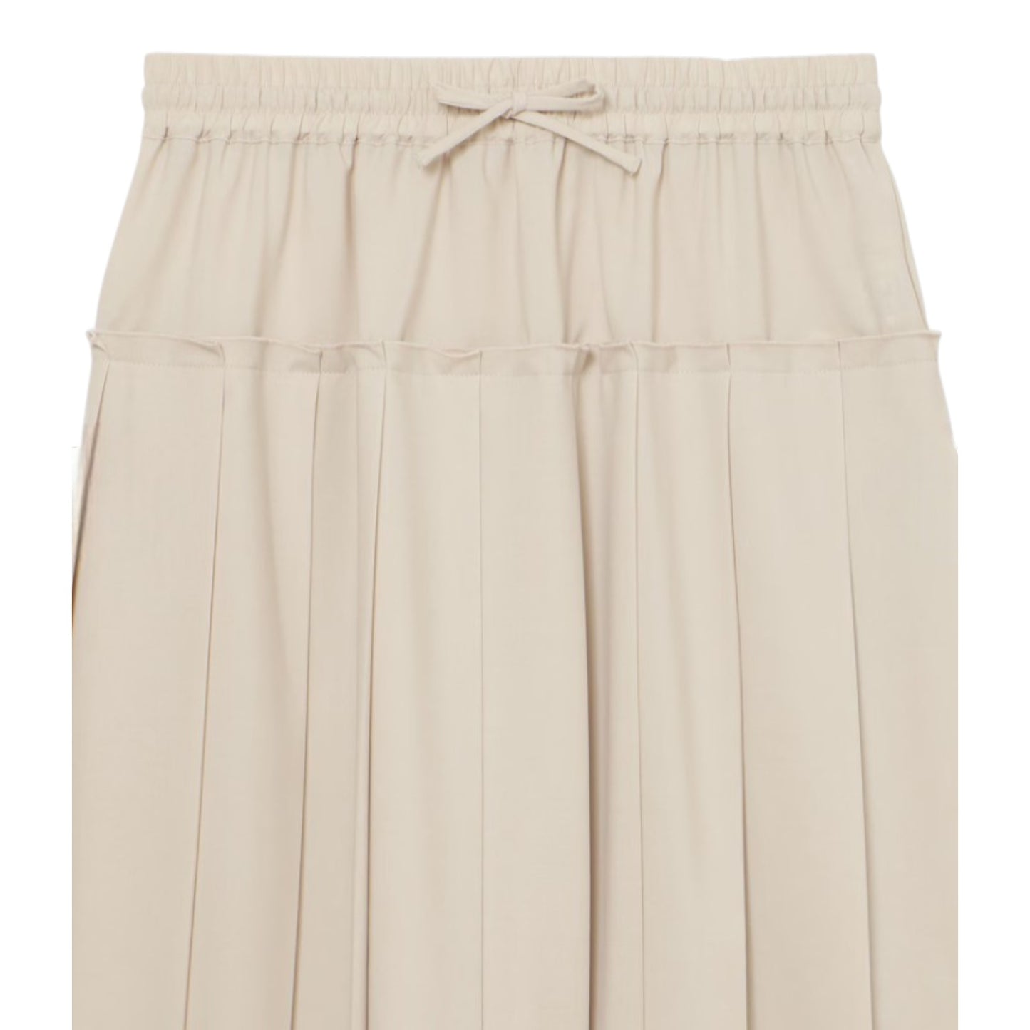 THE SILENT ECHO: ARCHITECTURAL WOOL-LIKE PLEATS