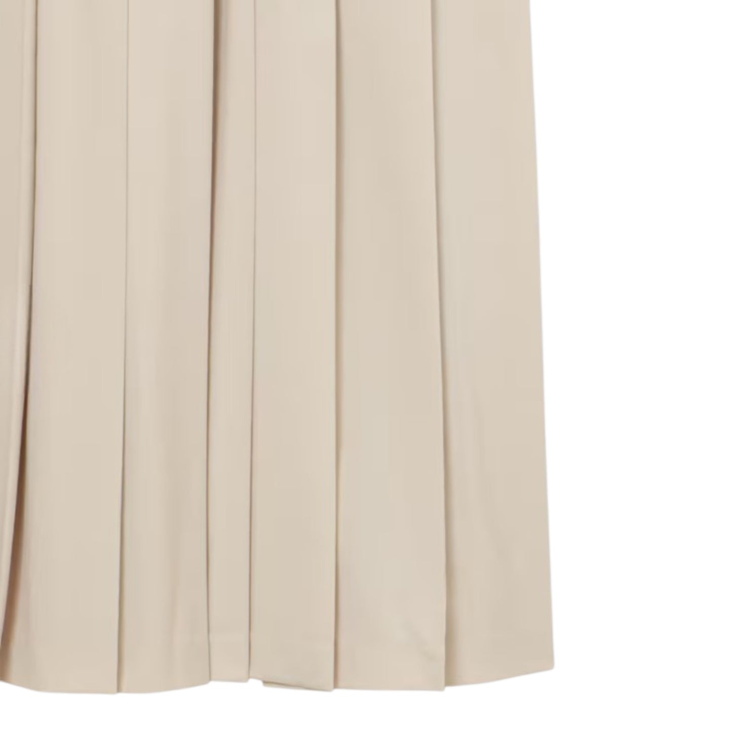 THE SILENT ECHO: ARCHITECTURAL WOOL-LIKE PLEATS