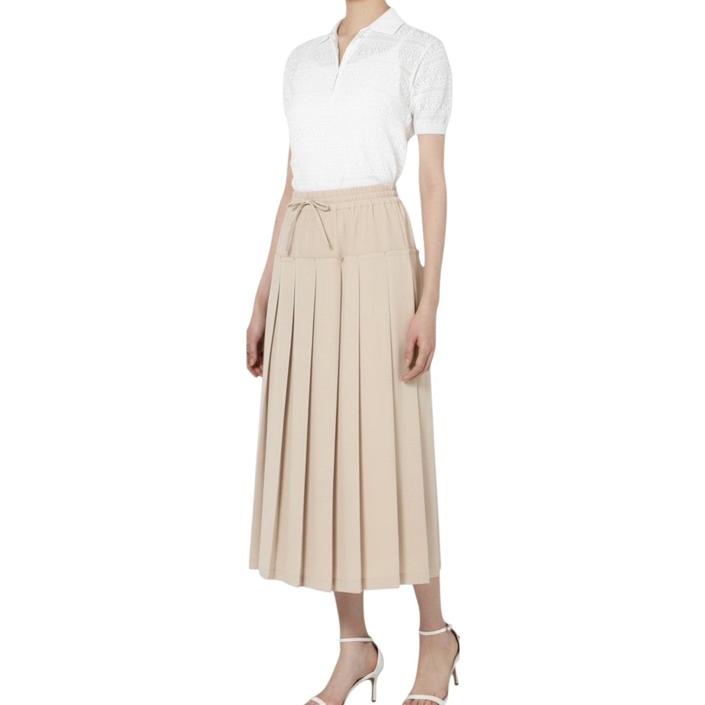 THE SILENT ECHO: ARCHITECTURAL WOOL-LIKE PLEATS