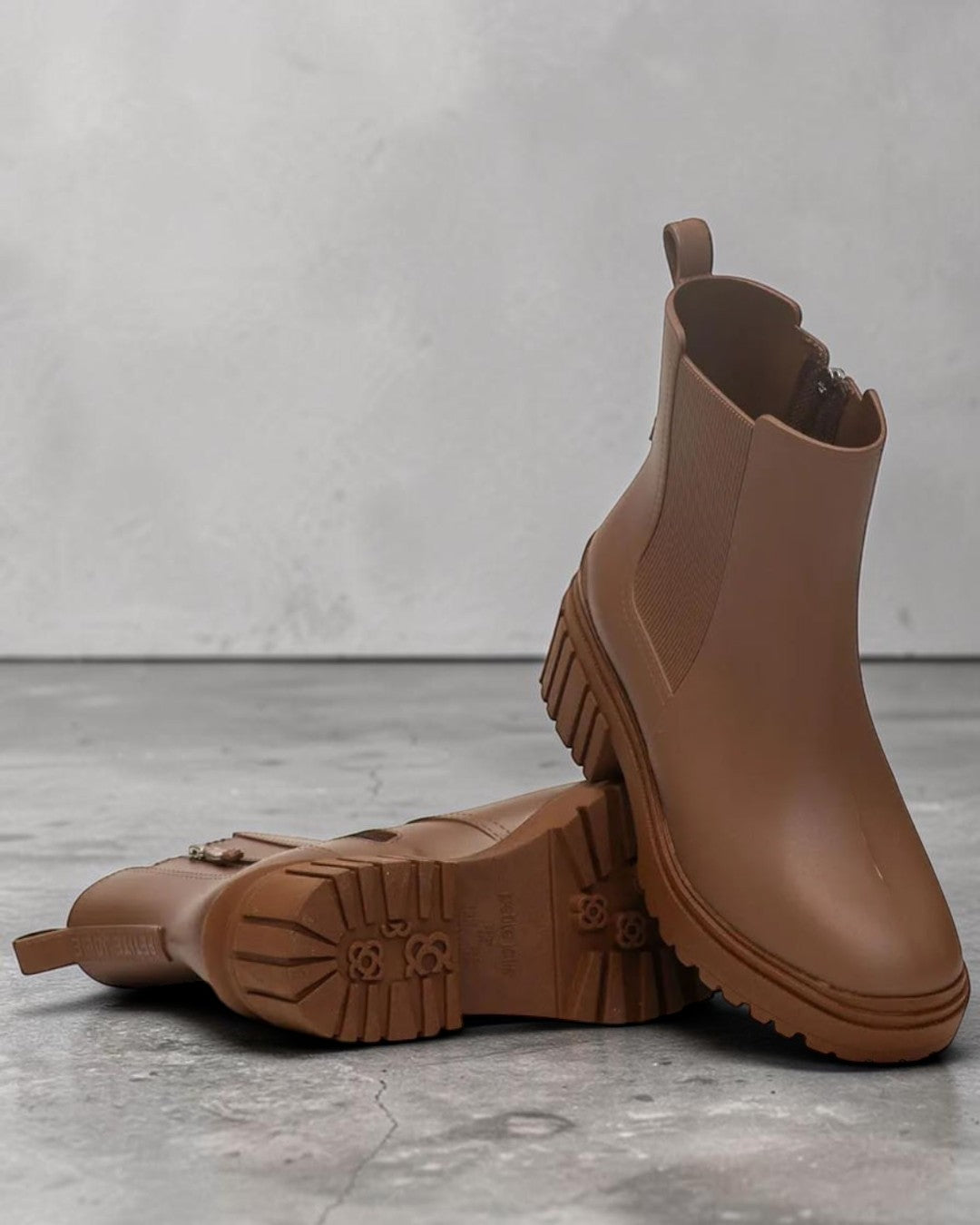 STEP INTO THE RAIN WITH CHIC CONFIDENCE
