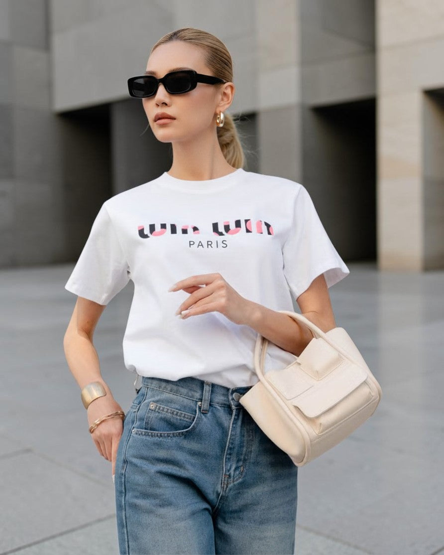 CHIC DES RUES PARISIENNES: THE GRAPHIC TEE
