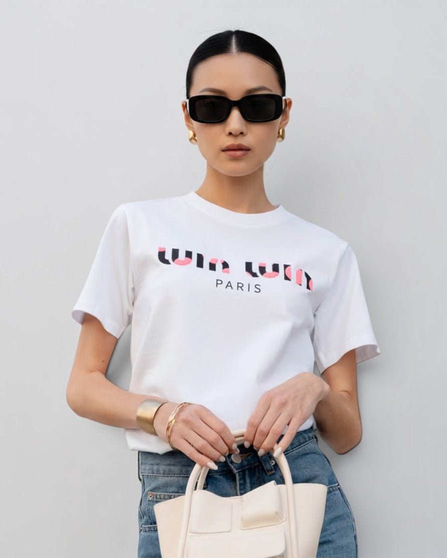 CHIC DES RUES PARISIENNES: THE GRAPHIC TEE