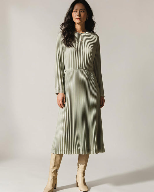 WHISPER OF SATIN: RADIANT MOVEMENT