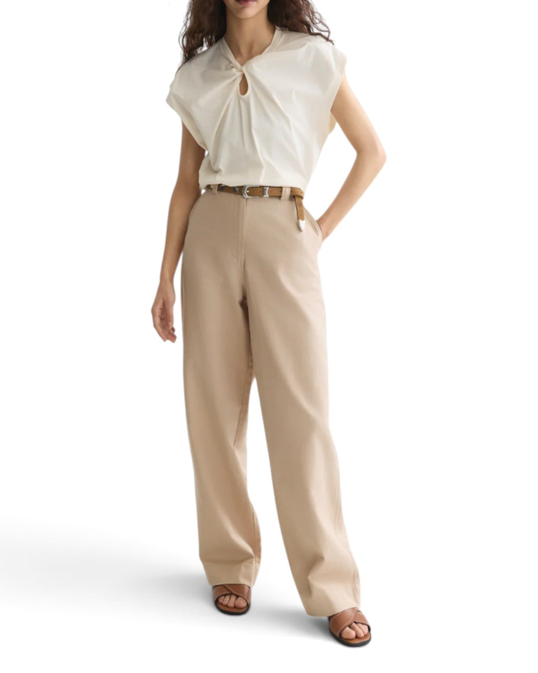 ELEGANCE IN A TWIST: TWISTED NECKLINE T-SHIRT
