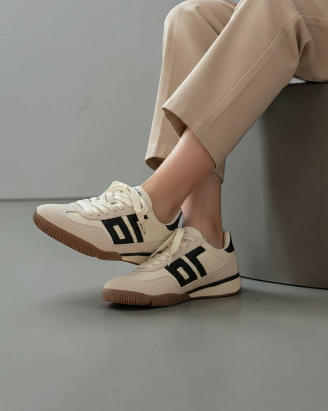 RETRO SPIRIT & MODERN STEPS: VINTAGE SUEDE SNEAKERS