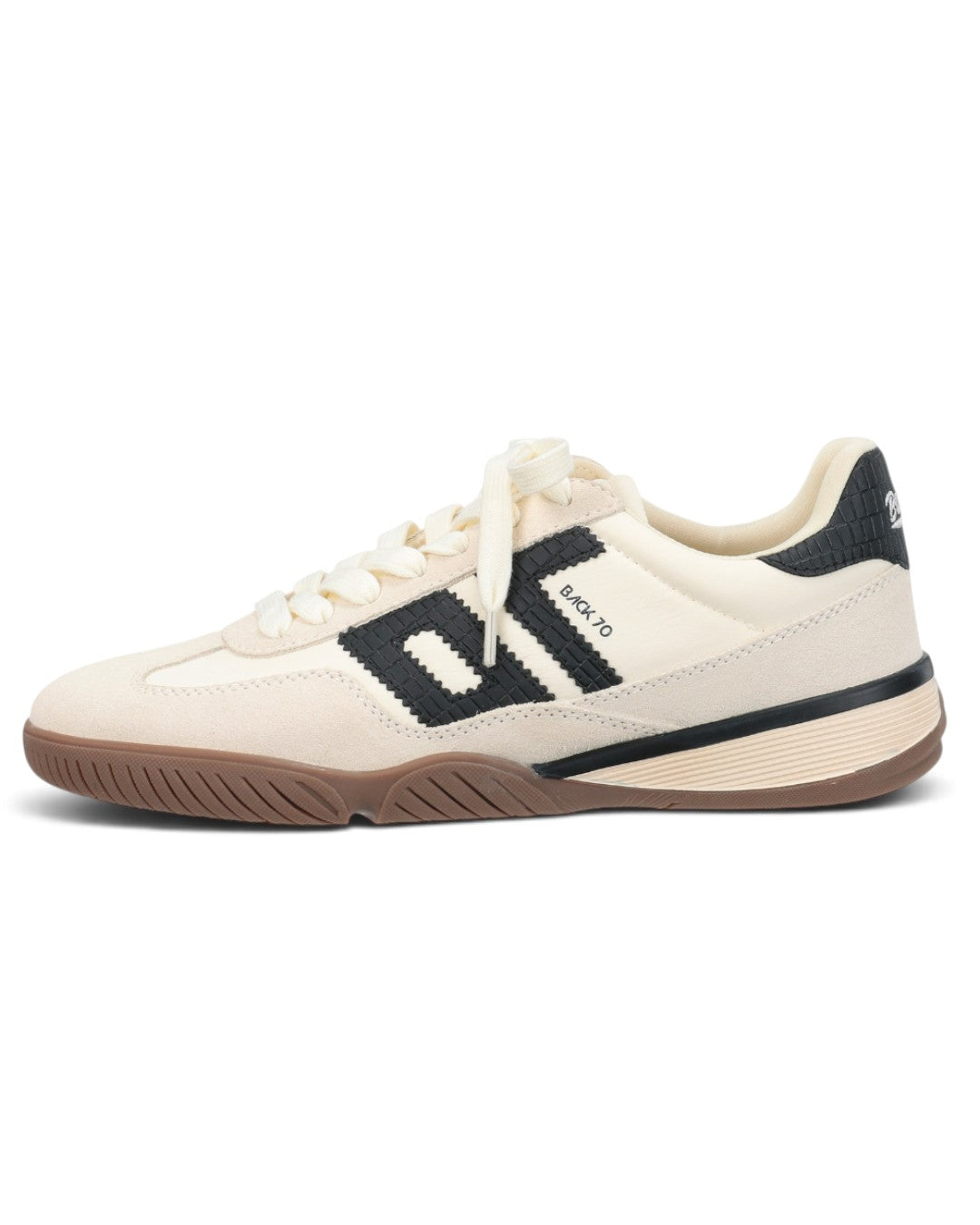 RETRO SPIRIT & MODERN STEPS: VINTAGE SUEDE SNEAKERS