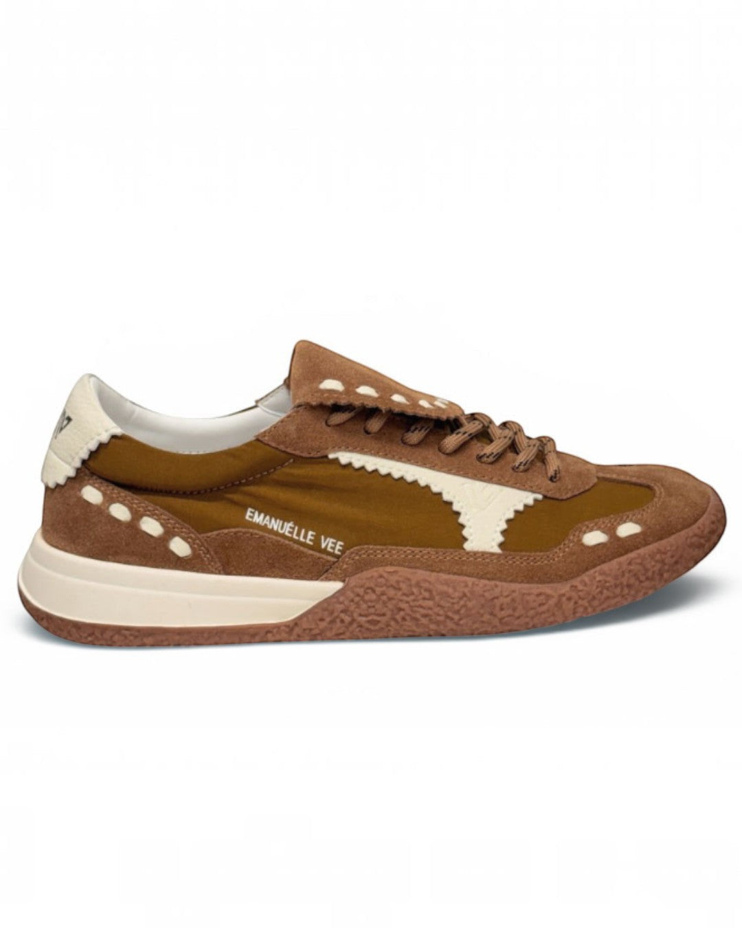 RETRO ELEGANCE & ITALIAN TOUCH: SUEDE STITCH SNEAKERS