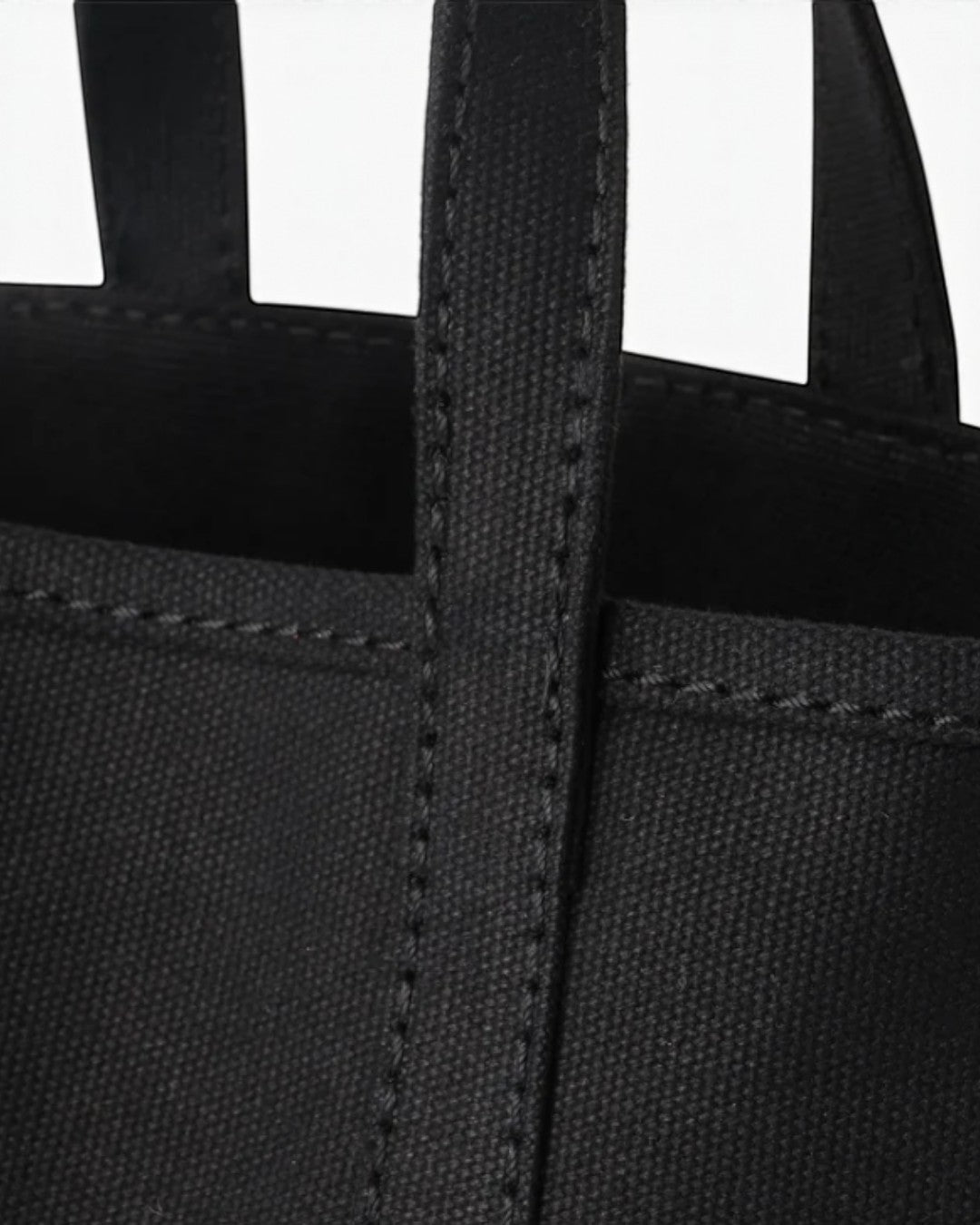 J.B. ATTIRE NEW YORK BAG MINI ブラック ハンドルとキャンバス生地のディテール