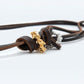 ALYSI JEWELED BELT ゴールドカラーの立体的な装飾パーツとブラウンレザーの結び目の接写