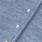 Scotch & Soda AZURE DRIFT カーディガン ブルーメランジの起毛ニットと艶のある小粒ボタンの拡大