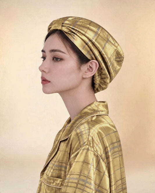 LUSÉRIEL × Foo Tokyo シルクナイトキャップ イチョウゴールドの側面の着用イメージ