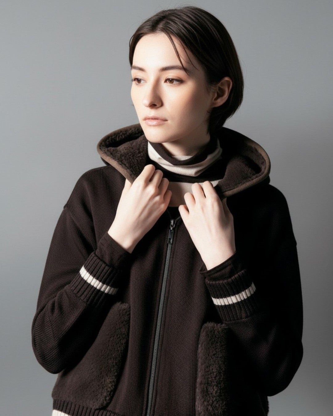 FAVEUR Fauxファー付きニットフーディー（オフホワイト）