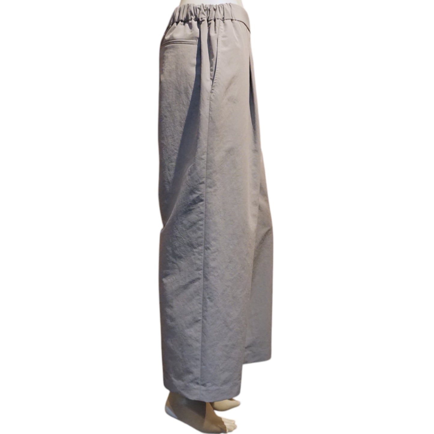 軽量ワイドパンツ