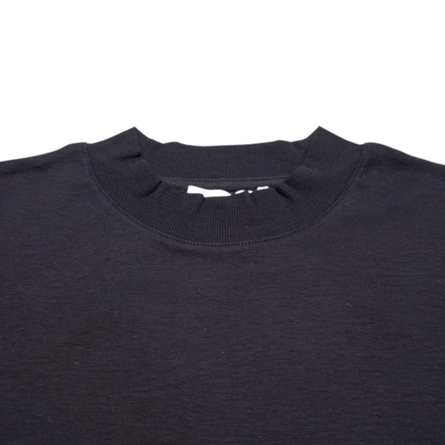 モックネックTシャツ