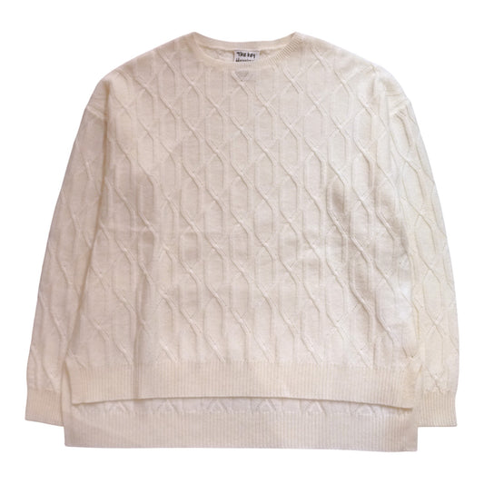 Ethereal Cables: The Art of Lightweight Cashmere