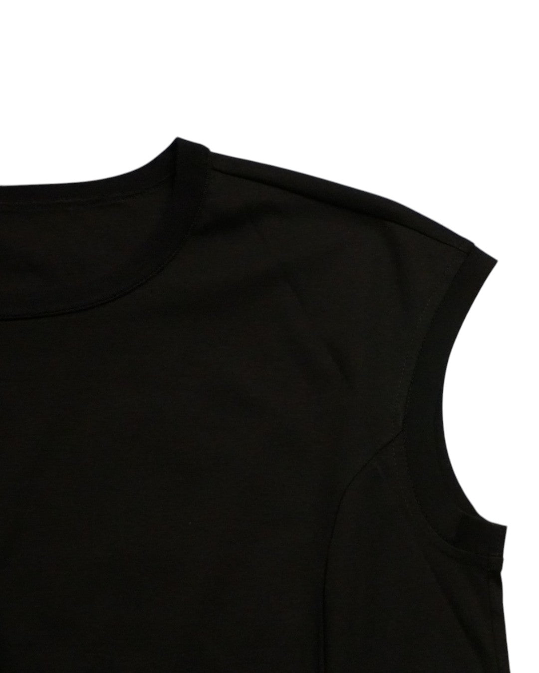 THE SCULPTURAL SILHOUETTE: DIORAMA SMOOTH CAP SLEEVE