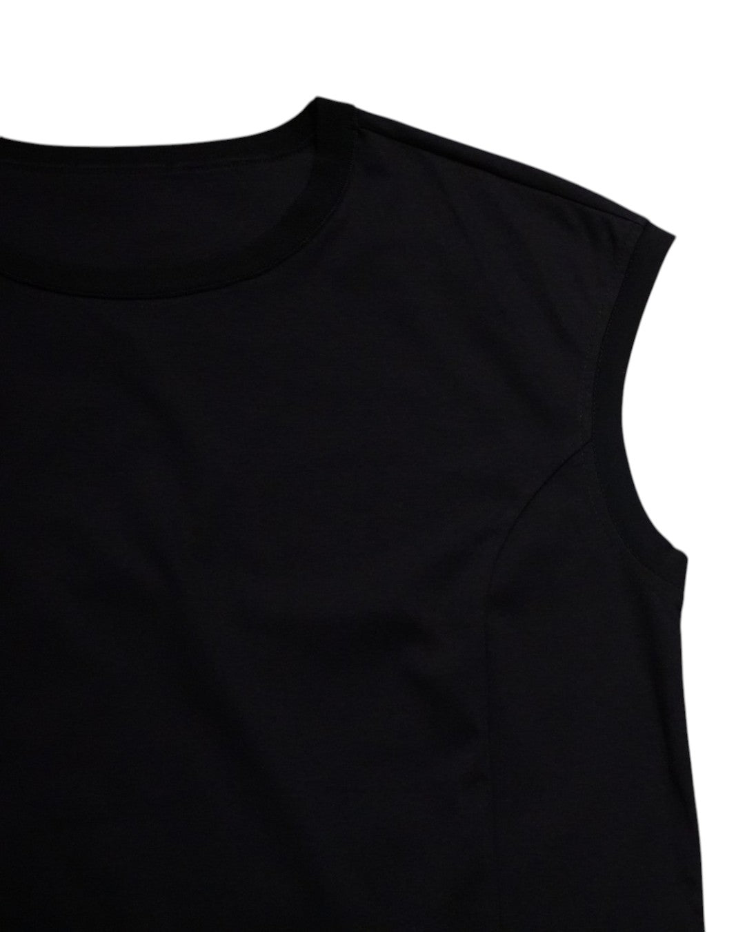 THE SCULPTURAL SILHOUETTE: DIORAMA SMOOTH CAP SLEEVE