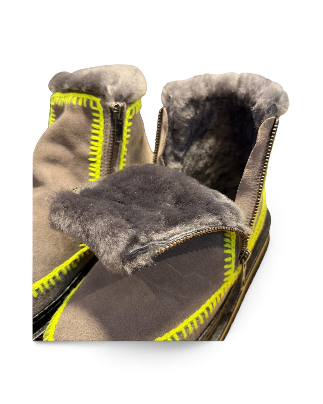 CRAFTED WARMTH, POETIC STEPS: LAIDBACKLONDON SETSU 4.0 CROCHET ANKLE BOOTS