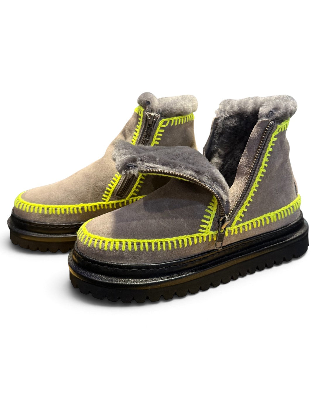 CRAFTED WARMTH, POETIC STEPS: LAIDBACKLONDON SETSU 4.0 CROCHET ANKLE BOOTS