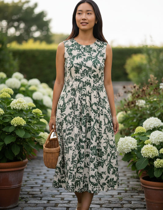 BOTANIC SERENITY IN VERDANT GREEN