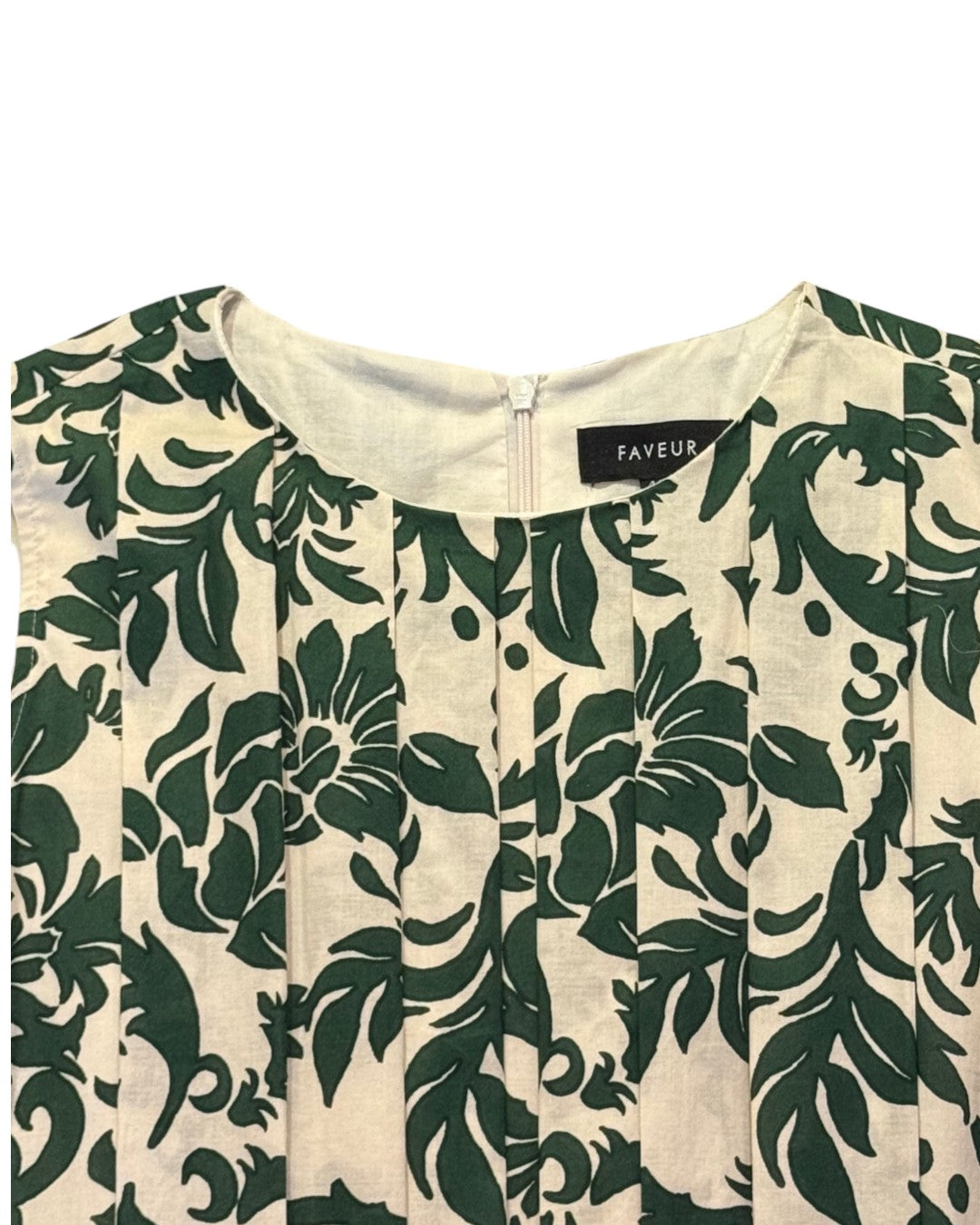 BOTANIC SERENITY IN VERDANT GREEN