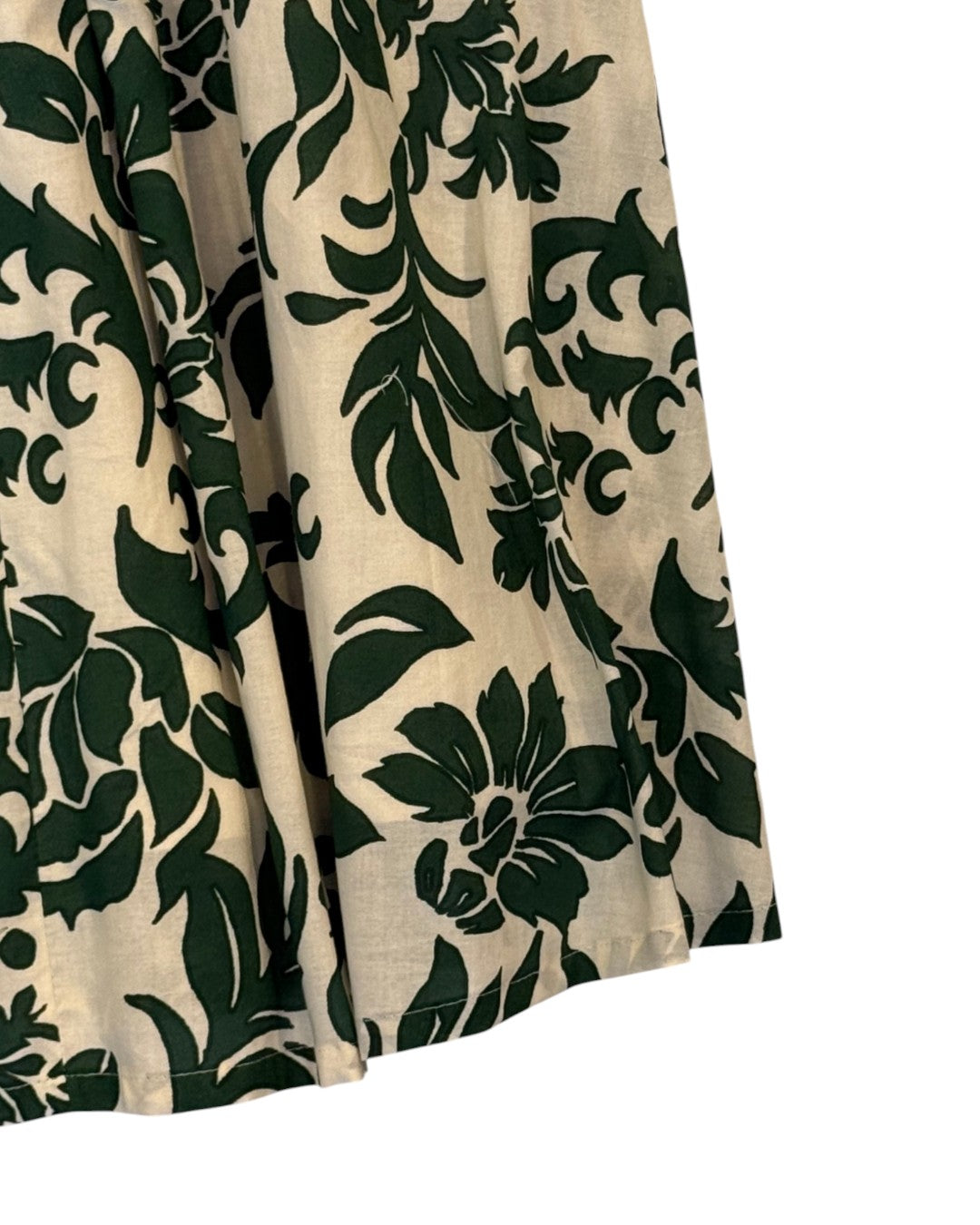 BOTANIC SERENITY IN VERDANT GREEN