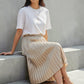 LIQUID LIGHT AND SOFT PLEATS: THE TIMELESS GOLDEN FLARE