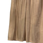 LIQUID LIGHT AND SOFT PLEATS: THE TIMELESS GOLDEN FLARE