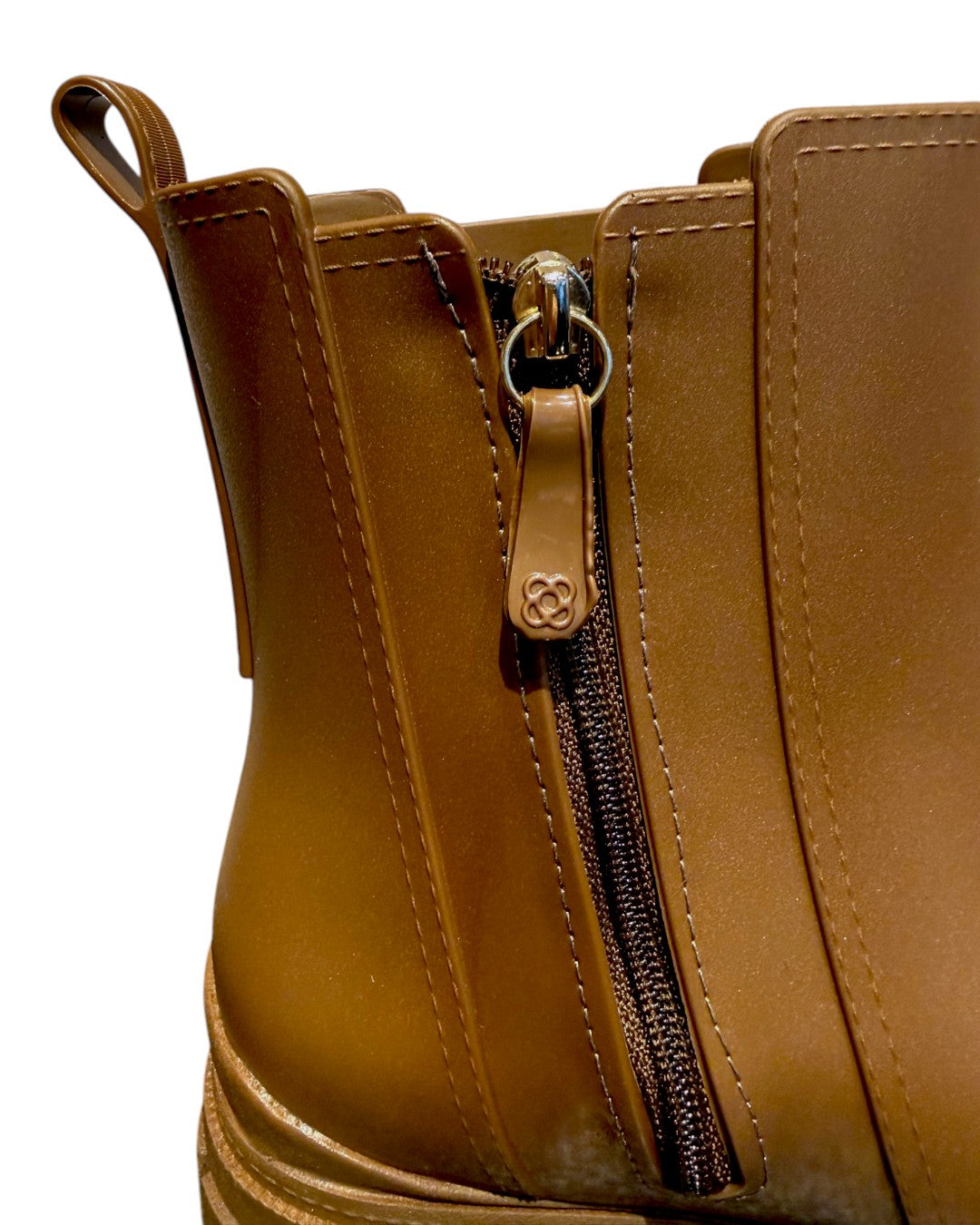 STEP INTO THE RAIN WITH CHIC CONFIDENCE