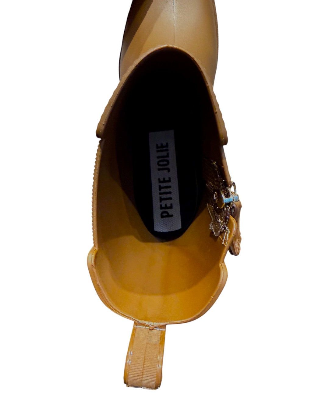 STEP INTO THE RAIN WITH CHIC CONFIDENCE