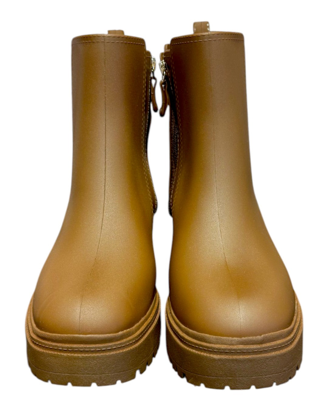 STEP INTO THE RAIN WITH CHIC CONFIDENCE