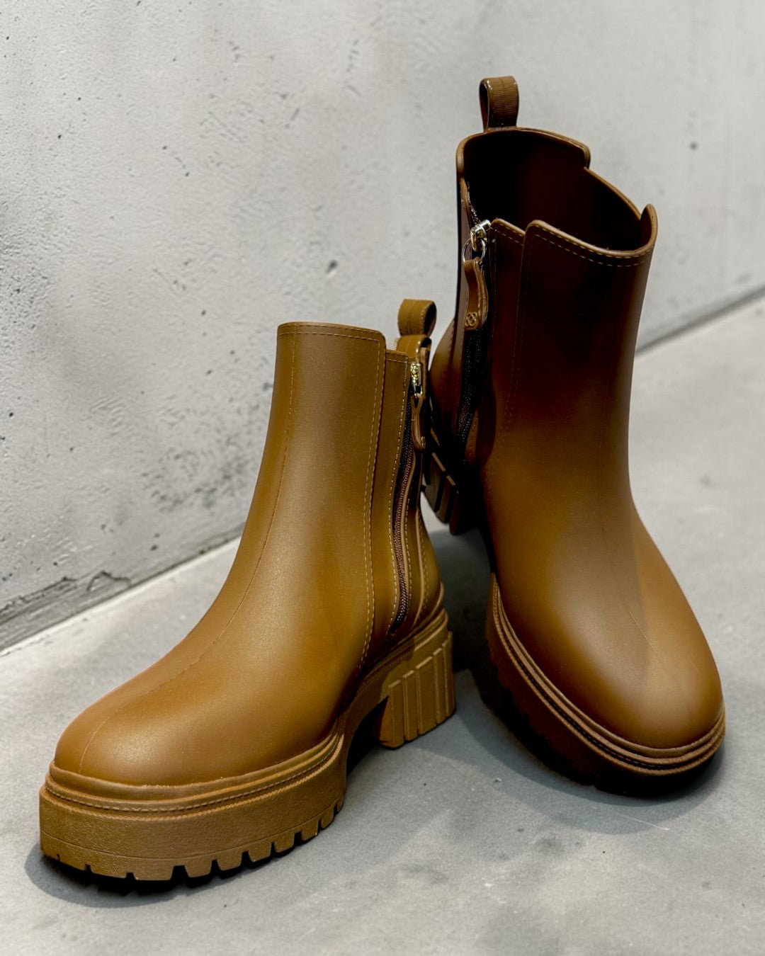 STEP INTO THE RAIN WITH CHIC CONFIDENCE