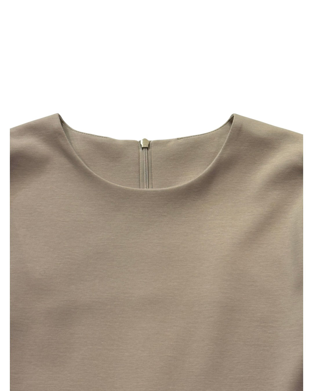 URBAN RESORT: THE DIGNIFIED SILHOUETTE