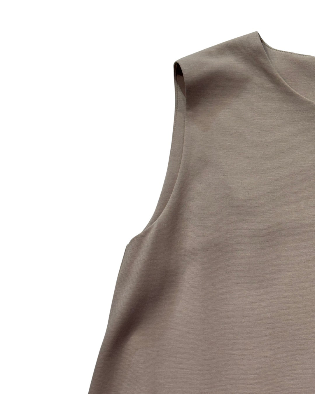 URBAN RESORT: THE DIGNIFIED SILHOUETTE