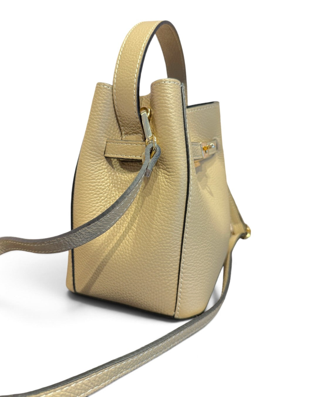 AN EMBRACE OF ITALIAN ELEGANCE: LEATHER SQUARE CROIX 2WAY BAG