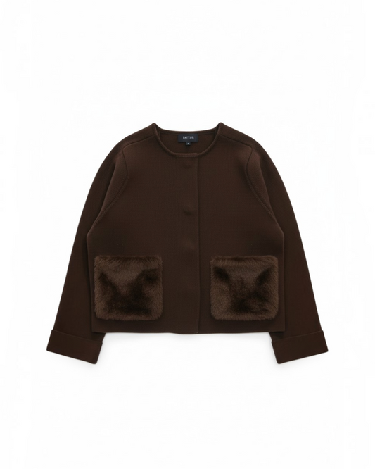 FAVEUR Fauxファーポケット付きノーカラーニットジャケット