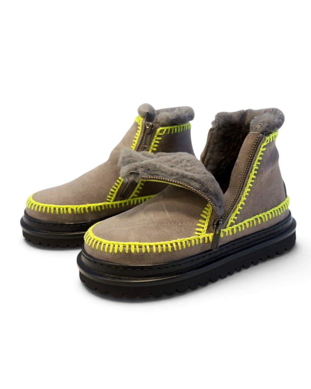 CRAFTED WARMTH, POETIC STEPS: LAIDBACKLONDON SETSU 4.0 CROCHET ANKLE BOOTS